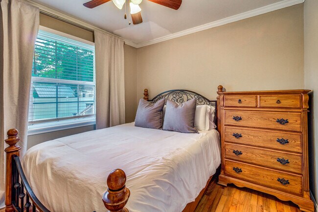 Photo - 625 E 34th St Unidad SI ID1608045P