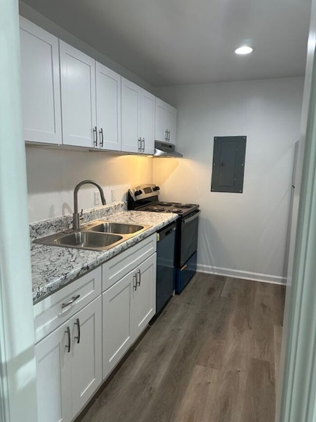 Building Photo - SPRING MOVE-IN SPECIAL - Reduced Rates on ALL Floorplans + Apply & Receive Approval by 02/28/26 e...