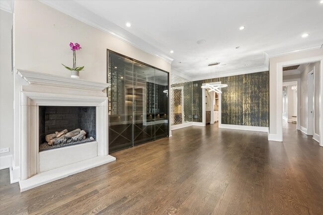 Photo - 458 W Deming Pl