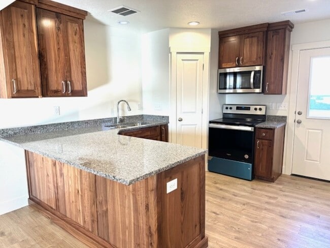 Photo - 335 N 2650 W