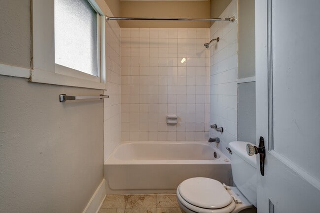 Photo - 115 Goldenrod St