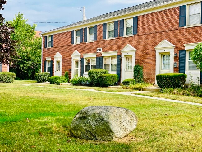 Photo - 1845 Northwest Ct Unit Apt C