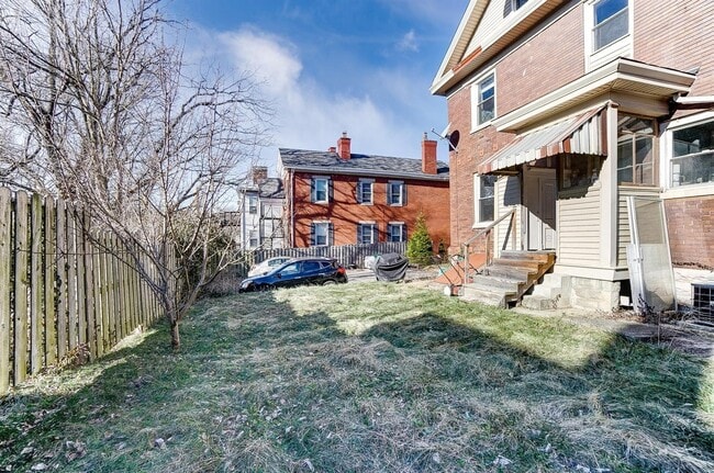 Photo - 985 Windsor St Unit 985