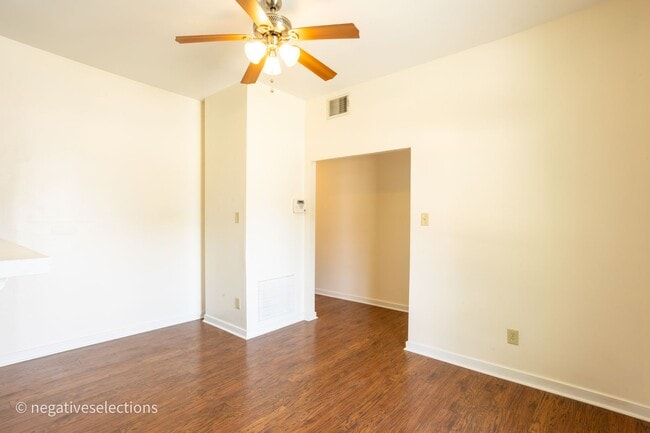 Photo - 127 W Jackson St