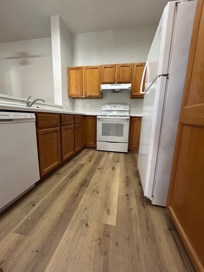 1317-1332 Hillwood Blvd
