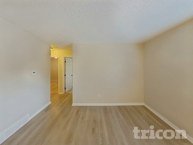 Photo - 6725 Defoe Ave