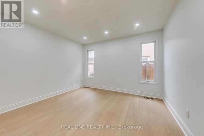 Photo - 655 Paragon Pl