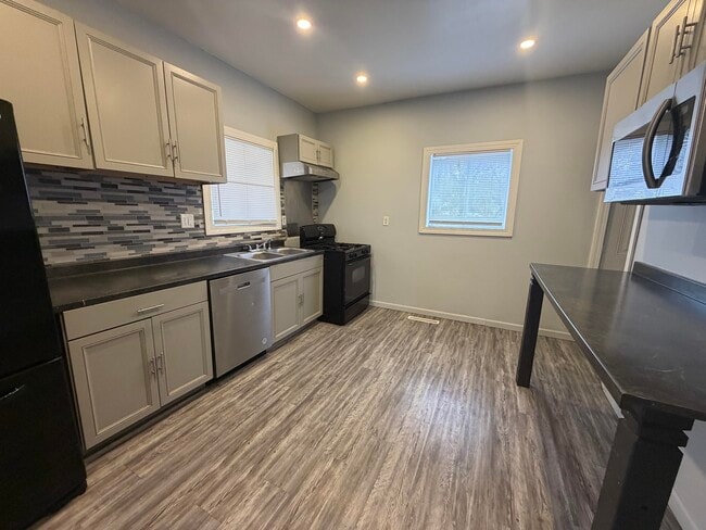 Photo - 115 Conron-E