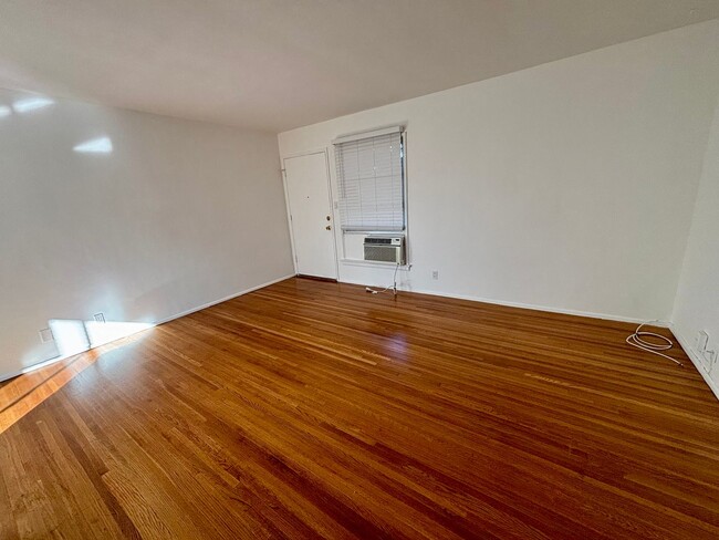 Photo - Victory, 1700-1702 Unit 1700 #C