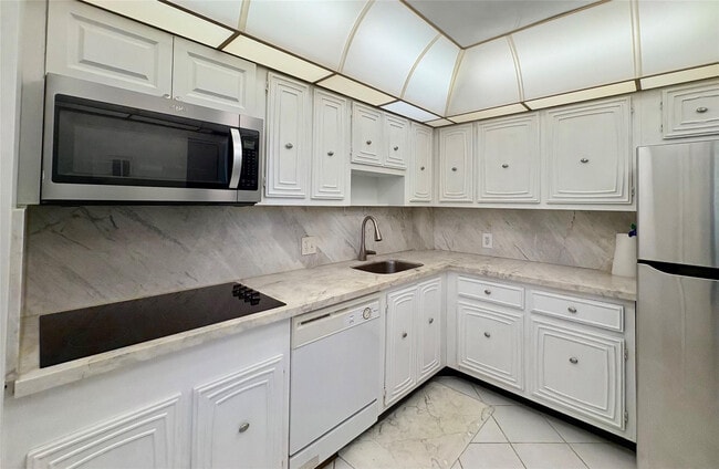 Building Photo - 2601 S Course Dr Unit 406