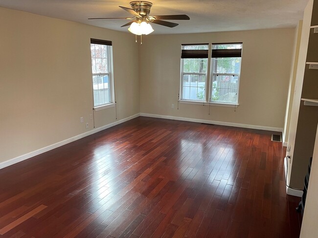 Photo - 16 Bowstring Way