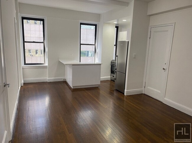 Building Photo - EAST 46 STREET Unit 4M