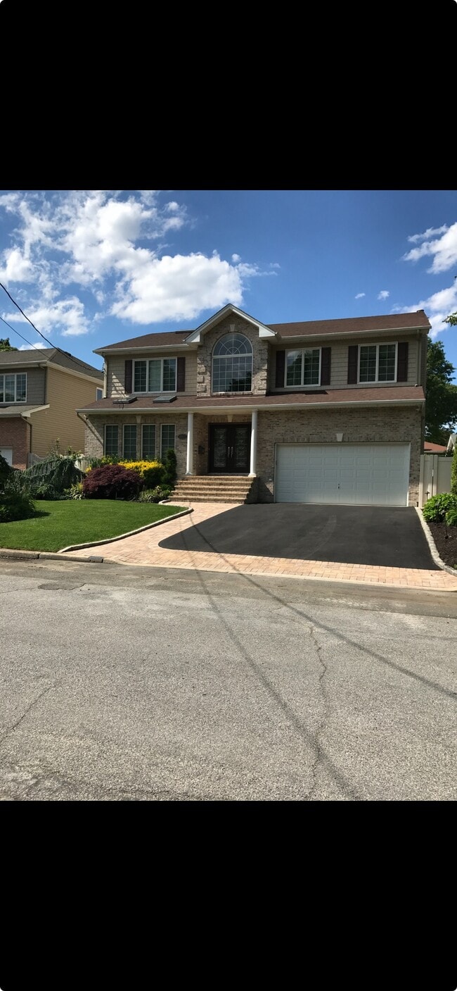 Photo - 2167 Marvin Pl