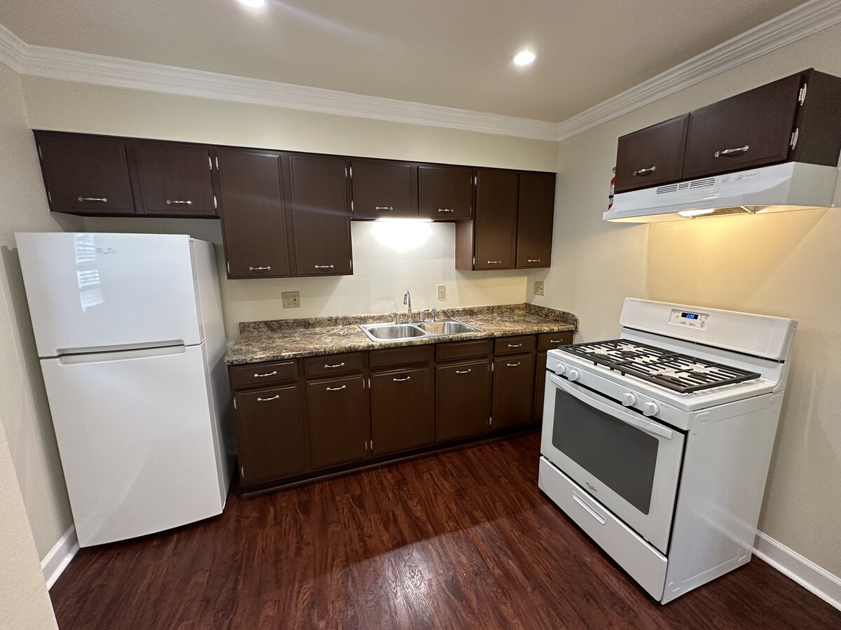 4 E Van Buren St #3 Kitchen - 4 E Van Buren