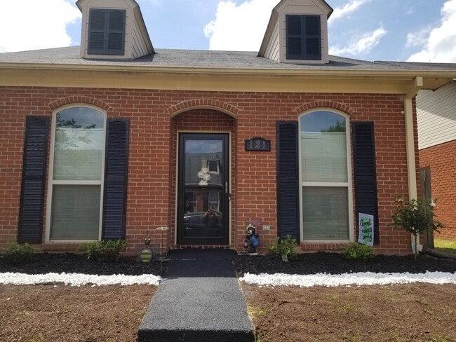 Building Photo - 121 N Brighton Dr Rental