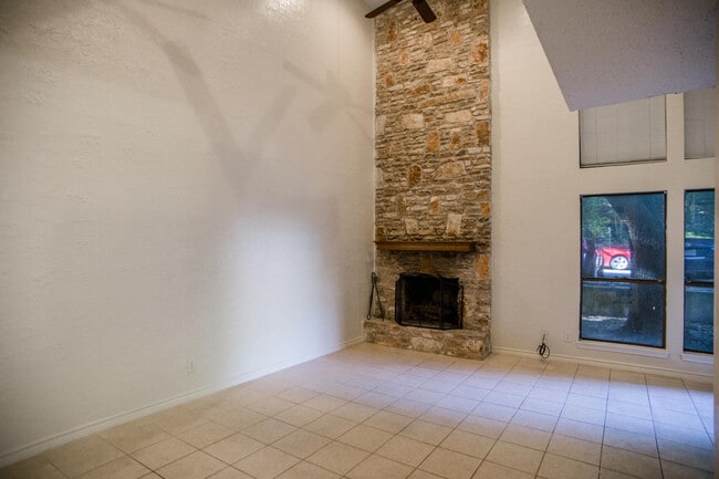 Building Photo - 813 Ranch Rd 12