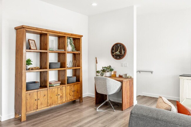 Photo - Modern 2-Bed Townhouse... Ideal for Professionals or Travelers