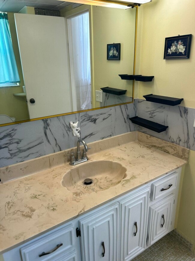 Photo - 2801 Somerset Dr Unit 201