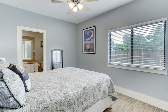 Photo - 408 Parker St