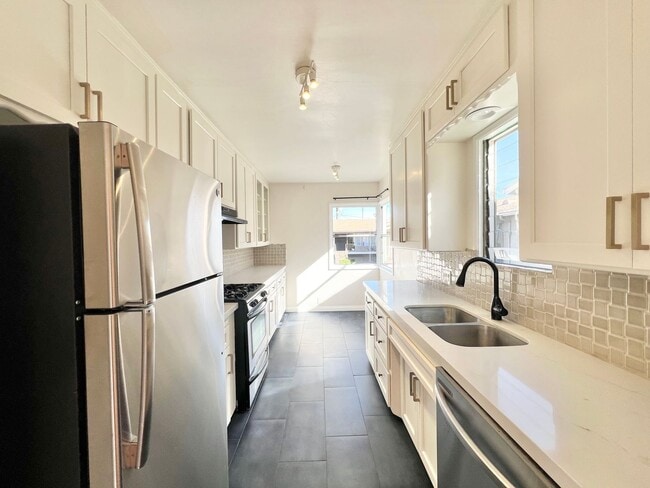 Photo - Bright and Spacious 1-Bedroom Condo in Alamitos Beach