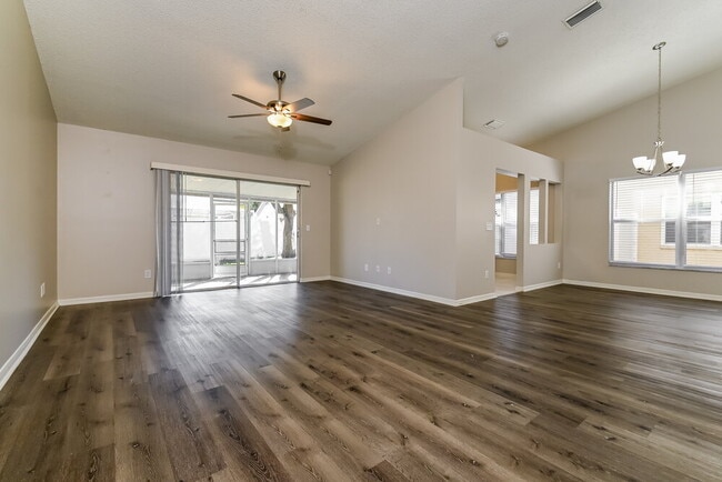 Photo - 1111 Hardwood Dr