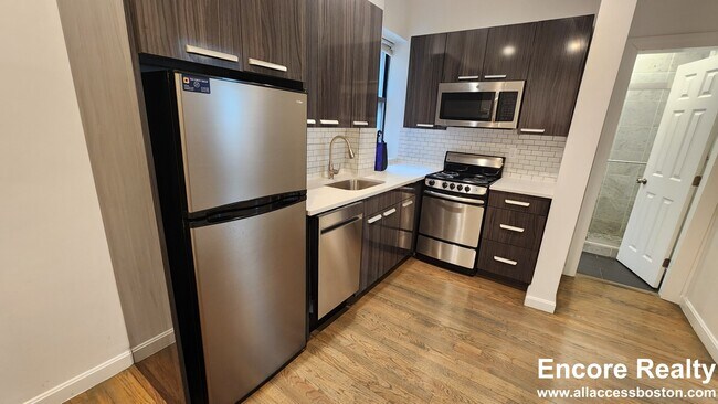 Building Photo - 11 Peterborough St Unit 1