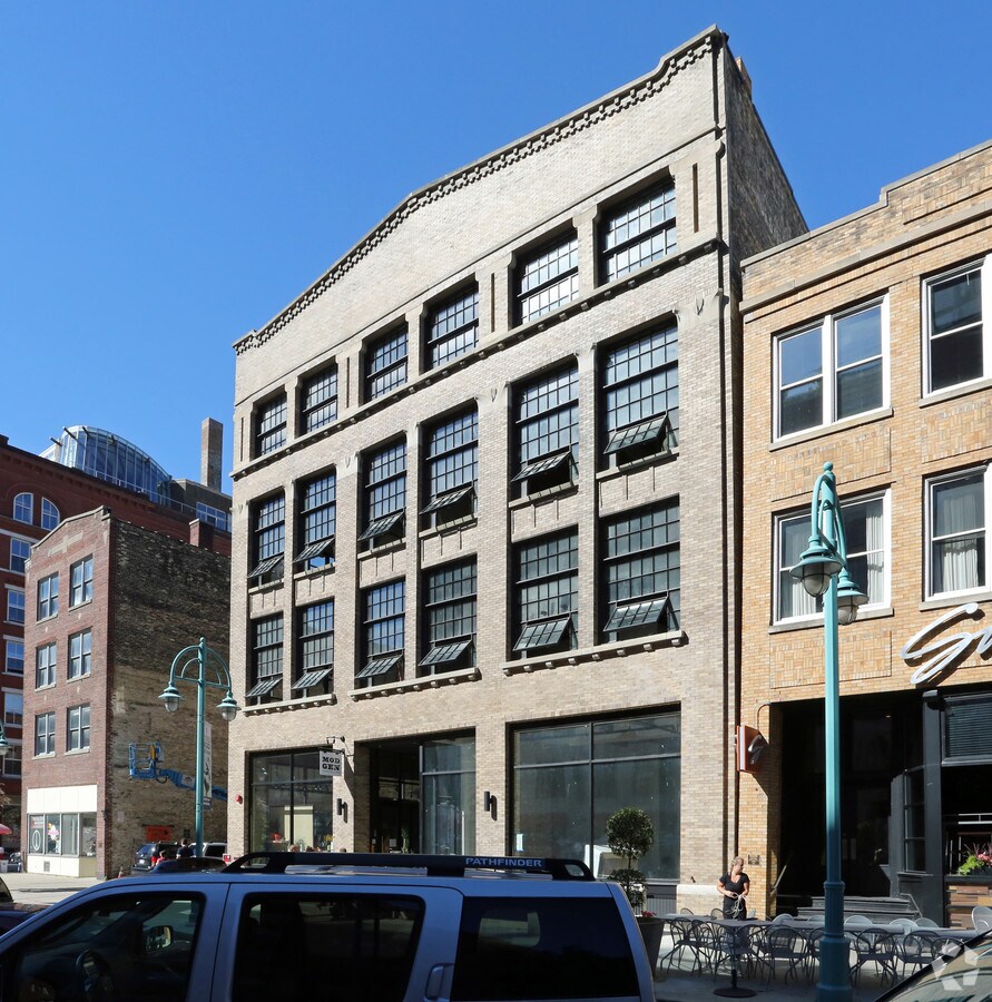 Photo - 211 N Broadway