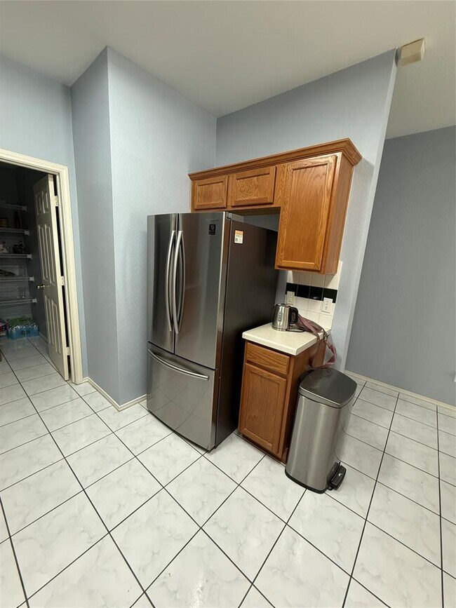 Photo - 2562 Vernell Way