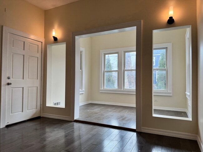 Photo - 1714 N Troy St Unit Apt 1