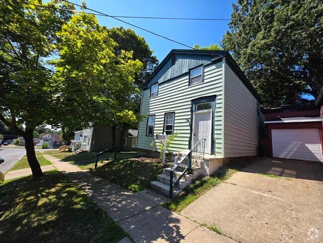 Building Photo - 13 Lawrence St Unit 1 Rental