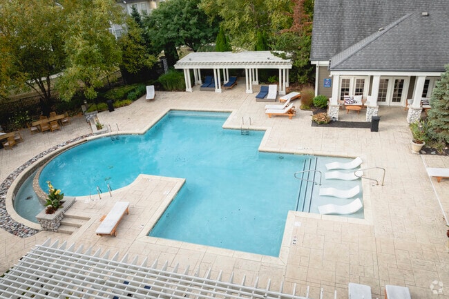 Building Photo - Prairie Lakes