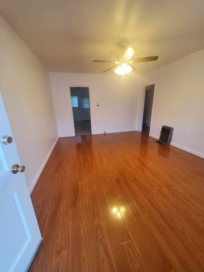 living room - 1524 N Hollywood Way