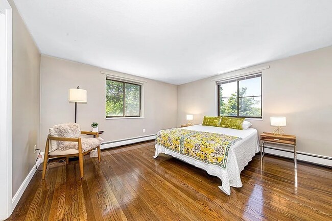 Photo - 20 Riverside St