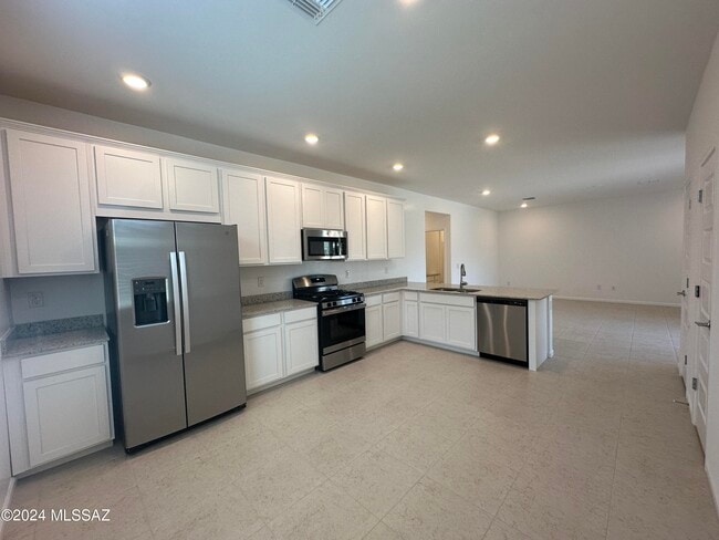 Photo - 10467 W Washburn St