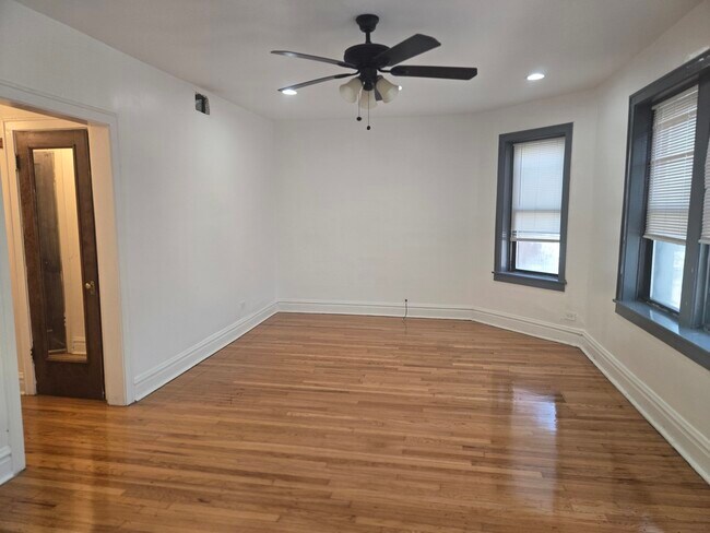 Photo - 1019 N Trumbull Ave