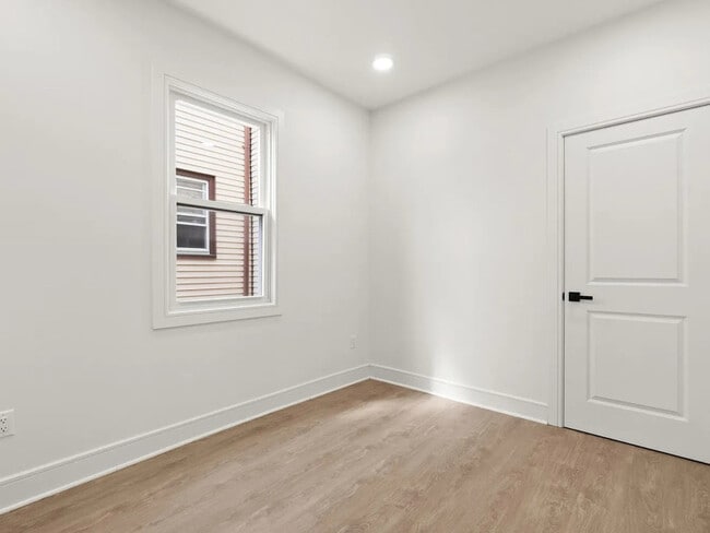 Photo - 99 Russell St Unit 1