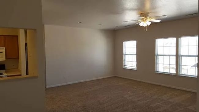 Building Photo - 2121 Kasold Dr Unit Apartment D