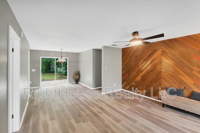 Photo - 111 Ventura Dr