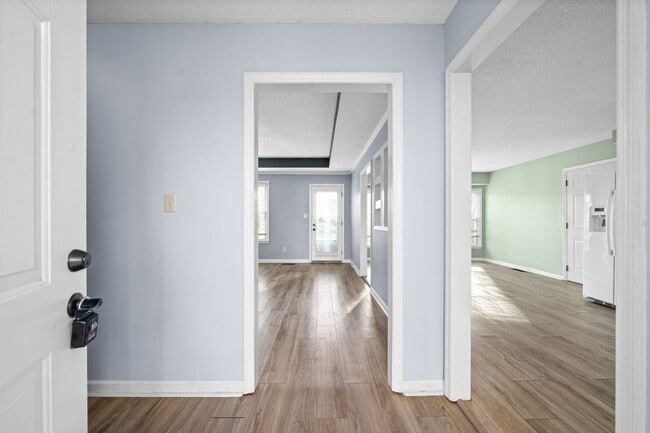 Photo - Pet Friendly Three Bedroom!