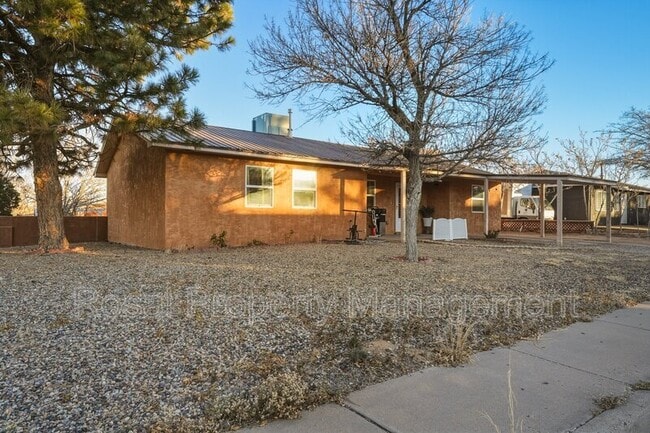 Photo - 1700 Gschwind Pl SW