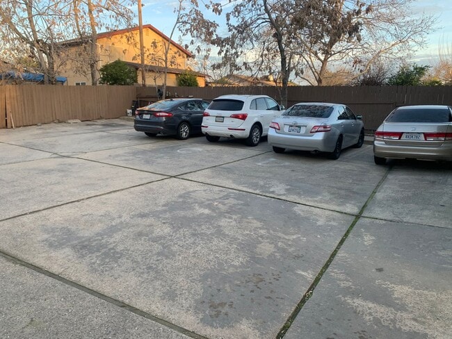 Photo - 144 Duranta St