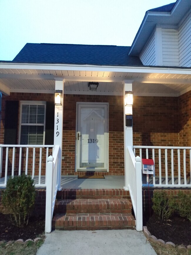 Photo - 1319 Melrose Heights St House