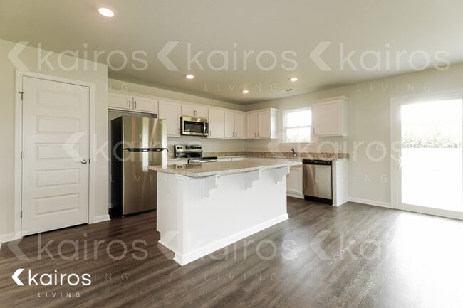 Photo - 210 Western Red Cedar Dr