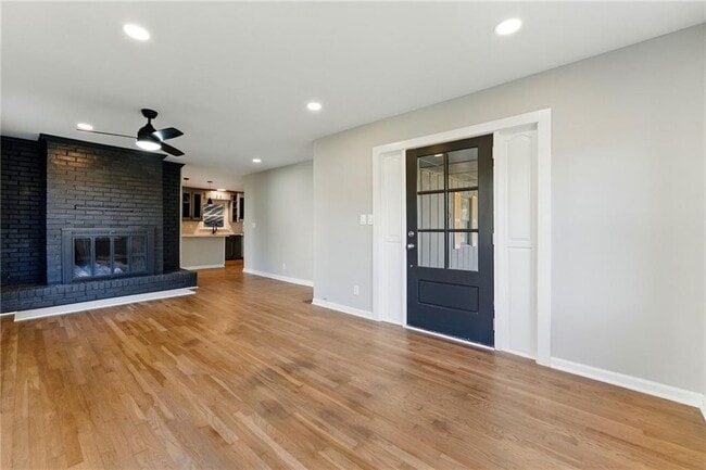 Photo - 10 Cochran Rd SE