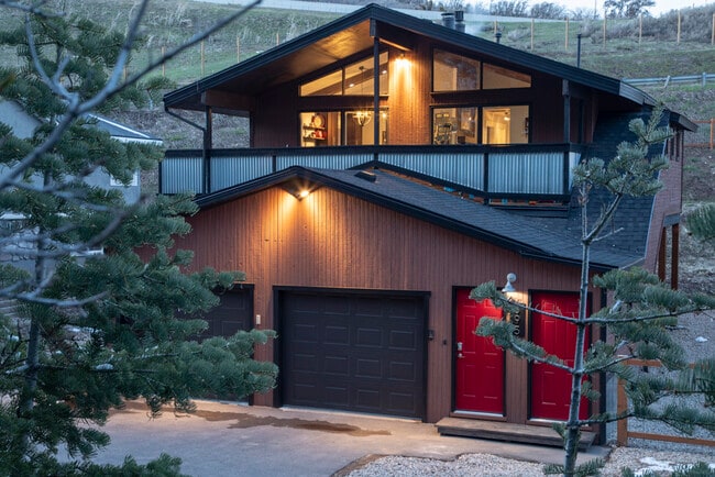 Photo - 395 Aspen Dr