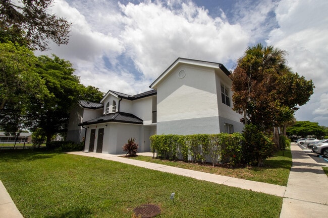 Building Photo - 7610 Westwood Dr Unit 102