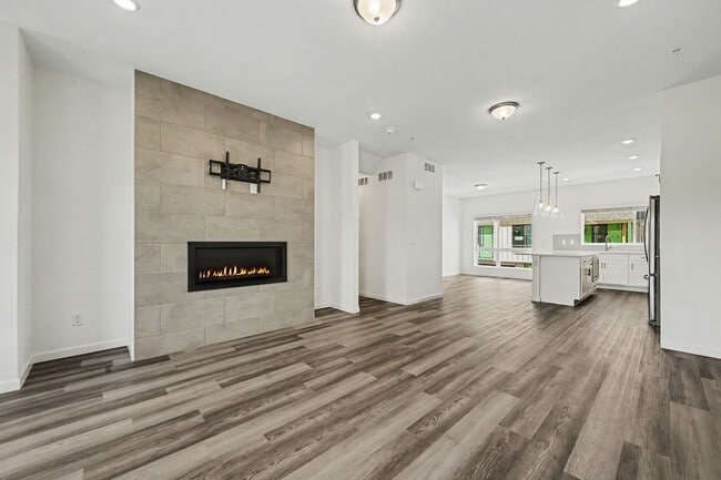 Photo - 1021 Birdwhistle Ln