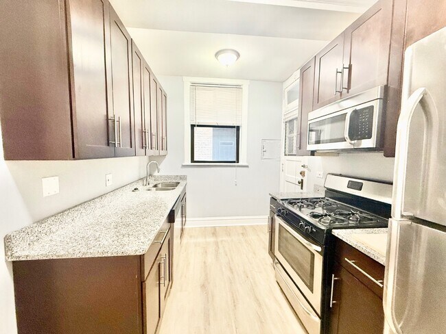 Photo - Beautiful 1 Bed 1Bath in the Andersonville area Unit 1N