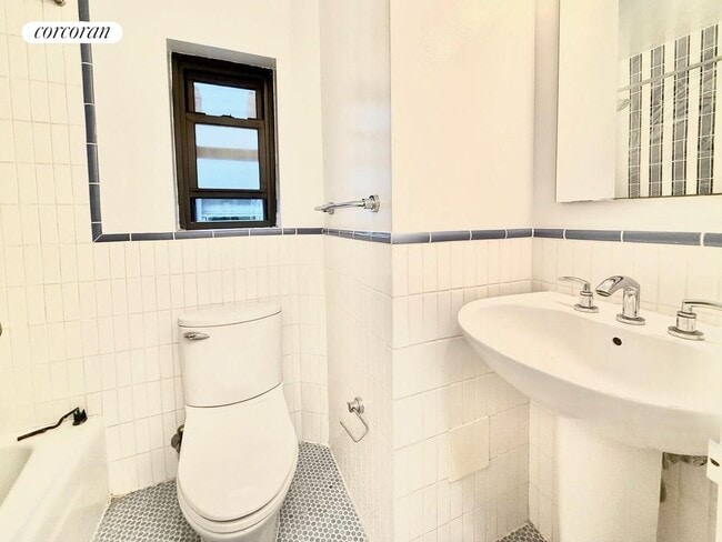 Photo - 339 E 57th St