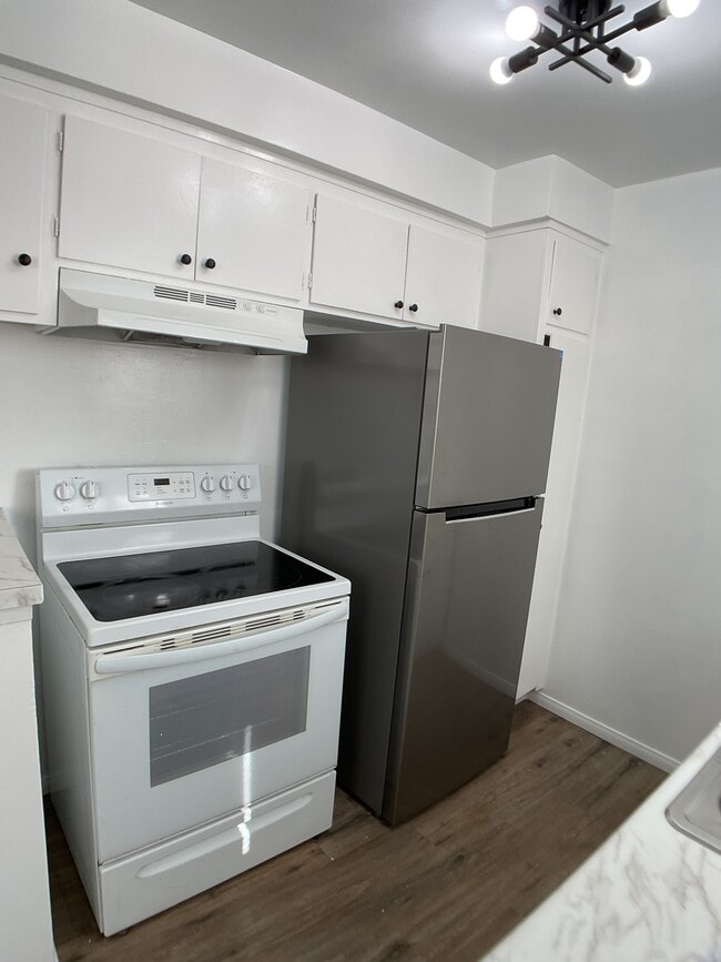 range and fridge - 6561 Fulton Ave